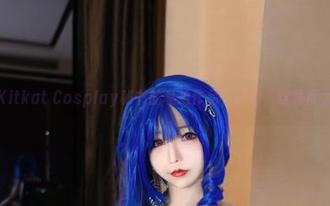 刚翻到Kitkat Cosplay秘书的私拍作品，哎哟，这角度太妙了！